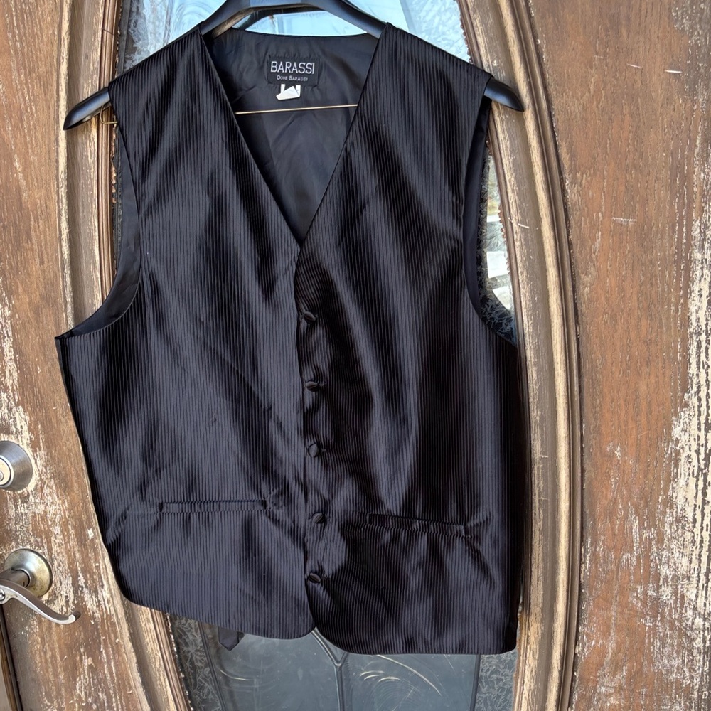 BARASSI BLACK VEST!  Size large